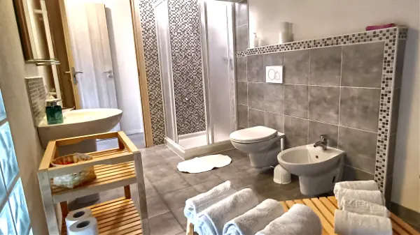 Bagno con doccia