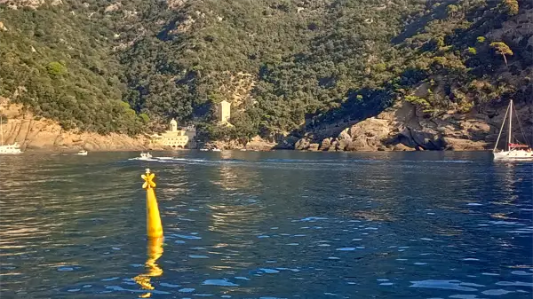 L'abbazia vista dal mare