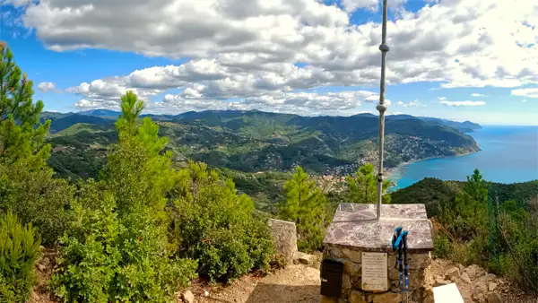 Sulla vetta del Monte Comunaglia