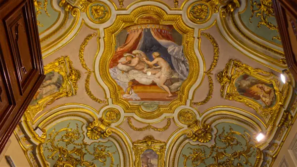 Terzo dettaglio degli interni