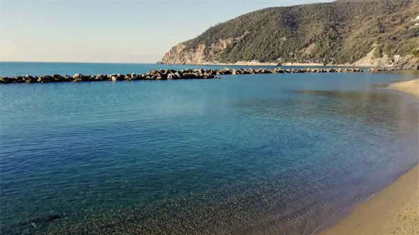 Acqua cristallina del mare di Moneglia