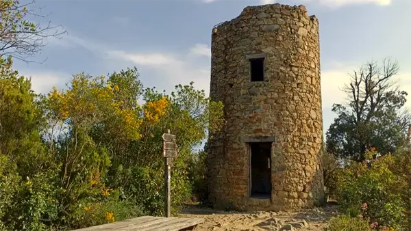 Torre saracena lungo la costa