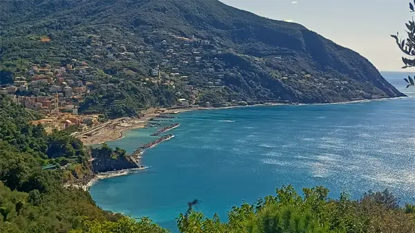 Vista su Moneglia mentre si sale